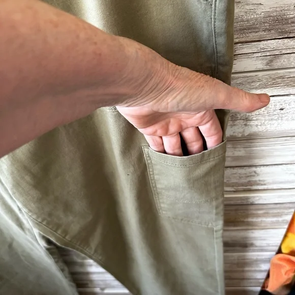 🌿 NWT H&M Green Cargo Pants Size 18 Utility Pocket Stretch Khaki 🤎 - Picture 7 of 11